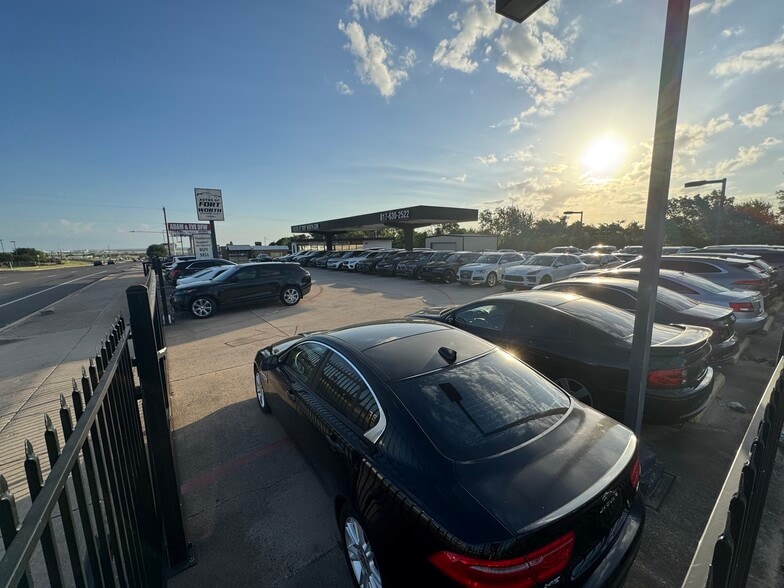 More Photos Of 3001 Alta Mere Dr, Fort Worth Auto Dealership For Lease