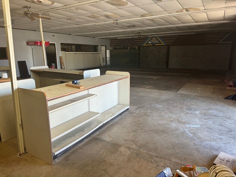 More Photos Of 100 East Main St, Hallsville Industrial For Lease