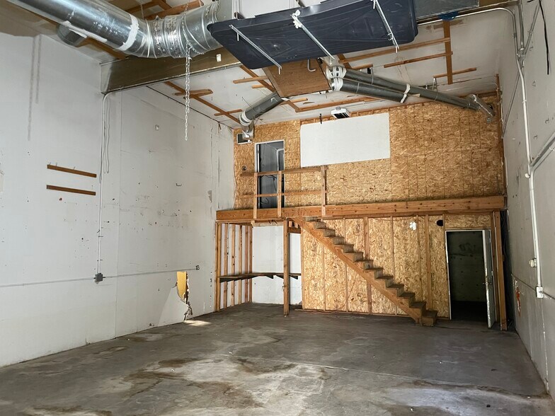 More Photos Of 8223 N Decatur St, Portland Industrial For Sale