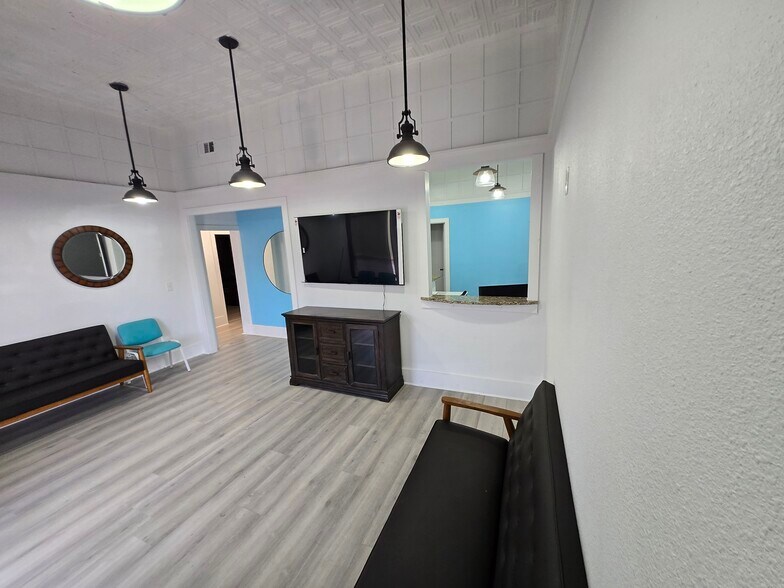More Photos Of 202 E Weaver Ave, Alvarado Medical For Sale