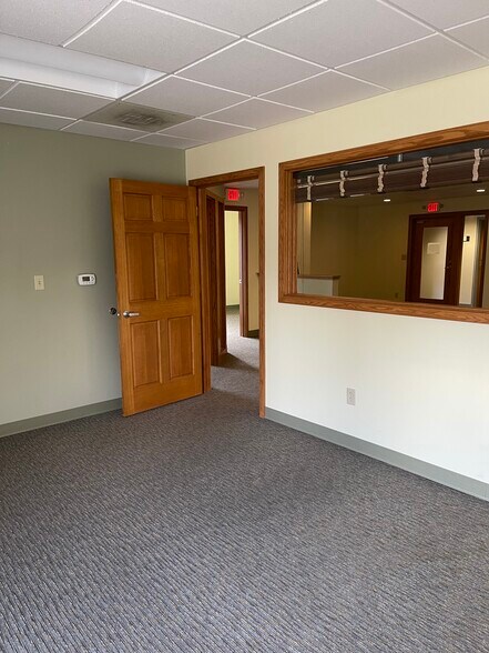 More Photos Of 12660 W North Ave, Brookfield Office Residential For Lease