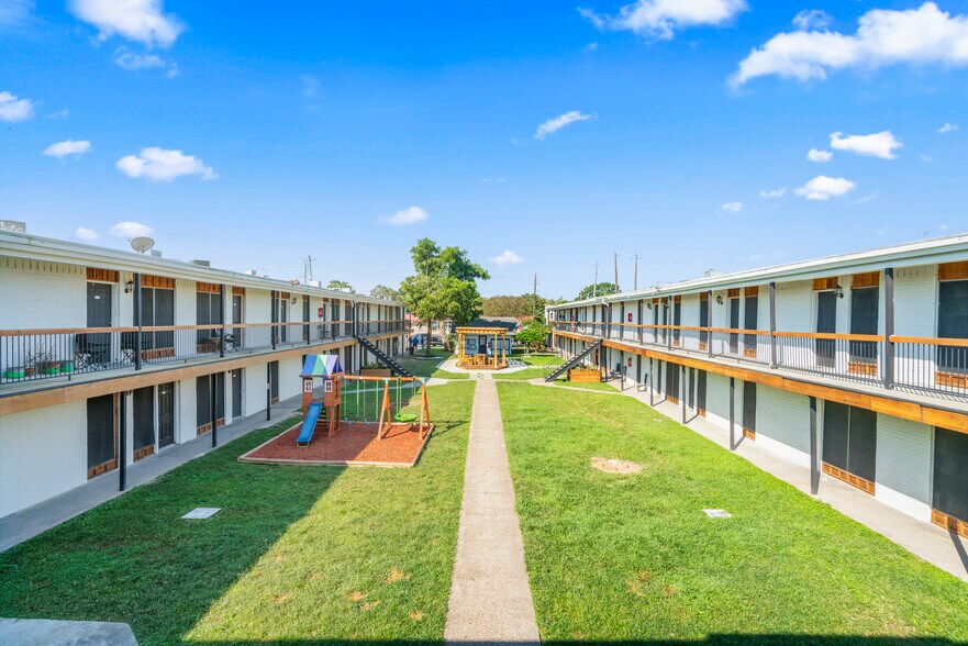 More Photos Of 101 S Allen Genoa Rd, South Houston Apartments For Sale