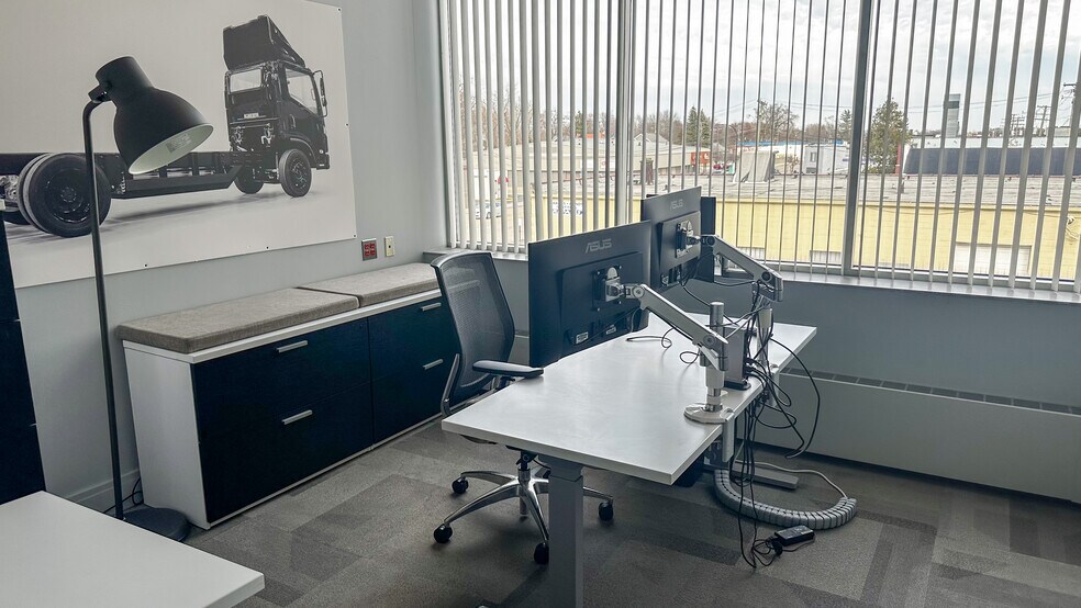 More Photos Of 14925 W 11 Mile Rd, Oak Park Research And Development For Lease