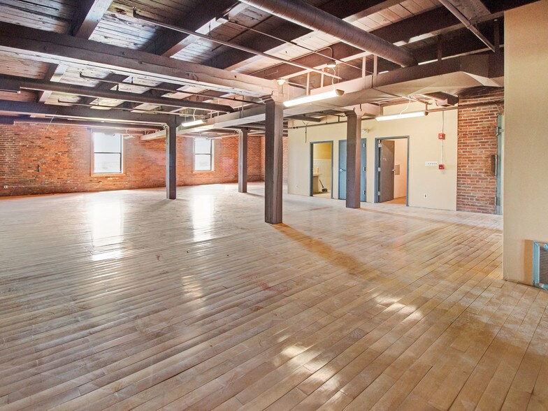 More Photos Of 2630 Charlevoix St, Detroit Office For Sale