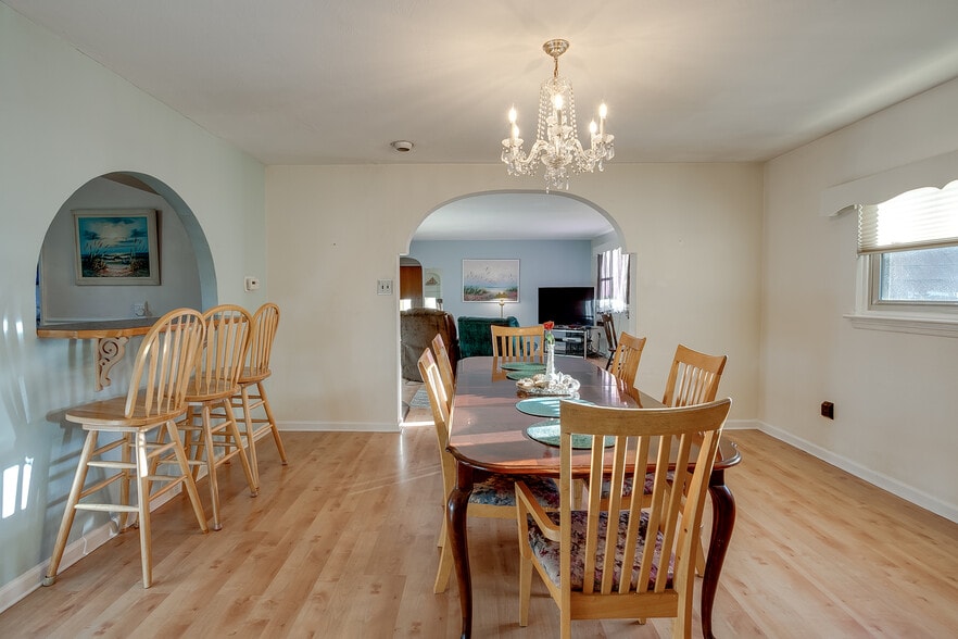 More Photos Of 1662 Route 206, Southampton Specialty For Sale