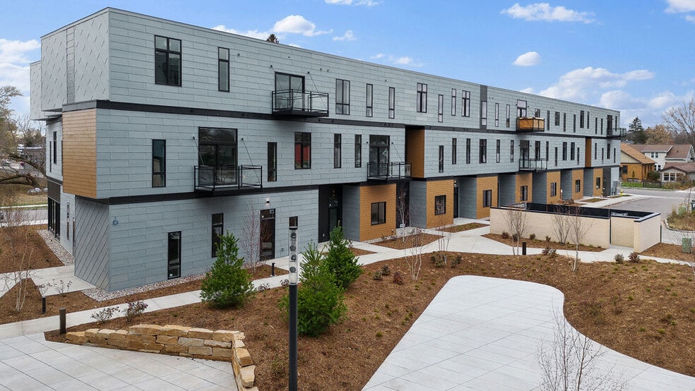 Primary Photo Of 1020-1060 Centerpoint Dr, Stevens Point Apartments For Lease