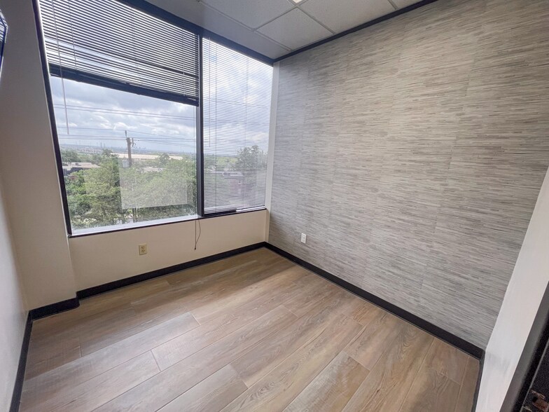 More Photos Of 7551 Callaghan Rd, San Antonio Medical For Lease