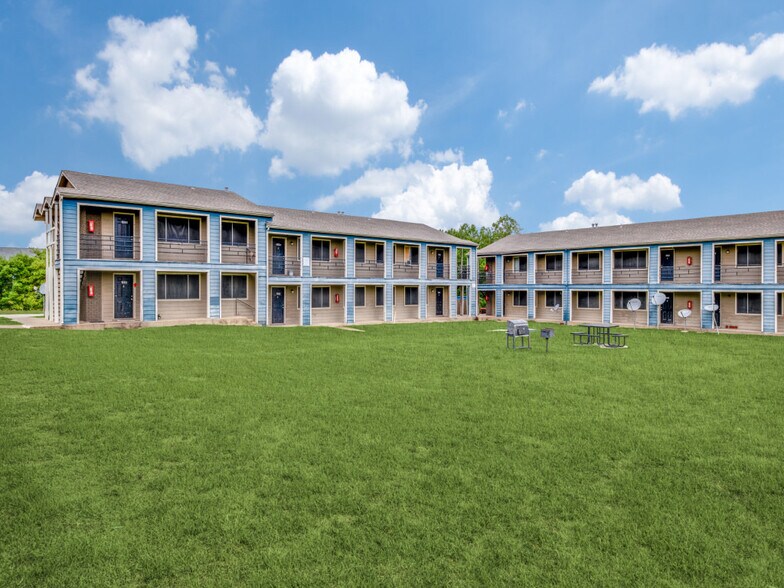 More Photos Of 911 W Wheatland Rd, Dallas Apartments For Sale