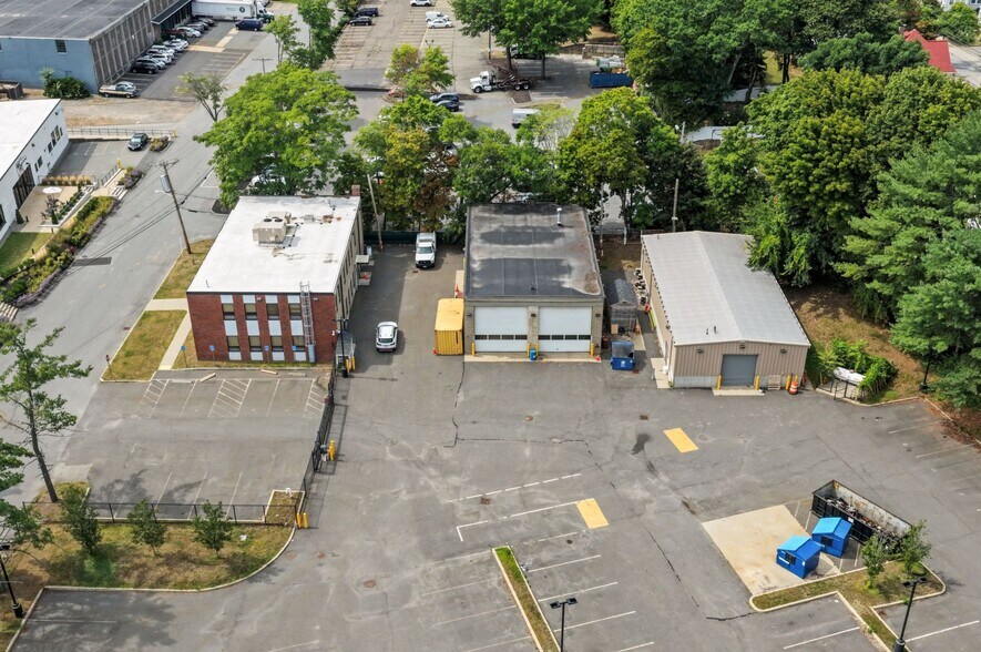 More Photos Of 70 Rowe St, Newton Unknown For Lease