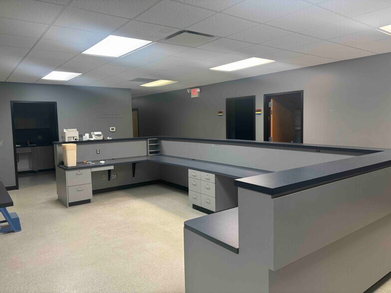 More Photos Of 1228 1st St N, Alabaster Office For Lease