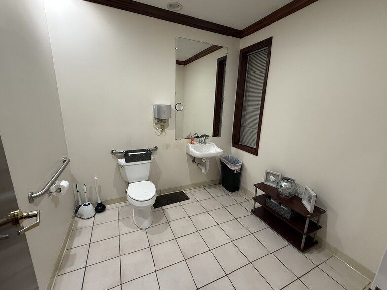 More Photos Of 636 Old Liverpool Rd, Liverpool Office For Lease