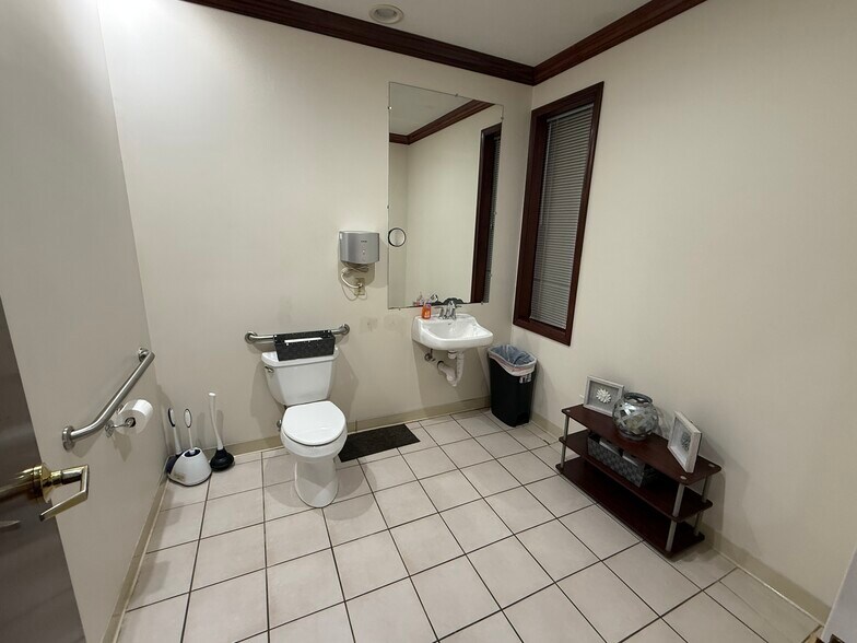 More Photos Of 636 Old Liverpool Rd, Liverpool Office For Sale