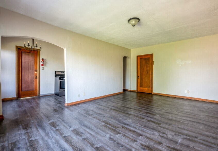 More Photos Of 718 W Mulberry St, Kokomo Apartments For Sale