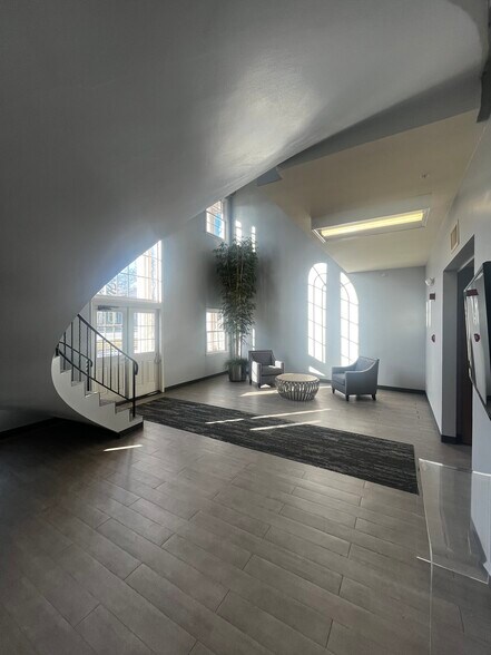 More Photos Of 552 S Washington St, Naperville Office For Lease