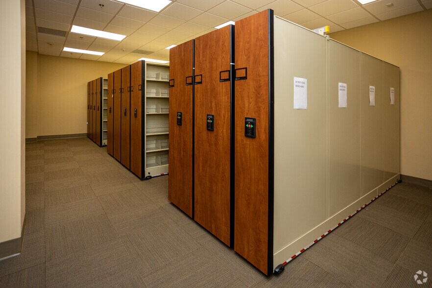 More Photos Of 201 Resting Tree Dr, Bristol Office For Lease