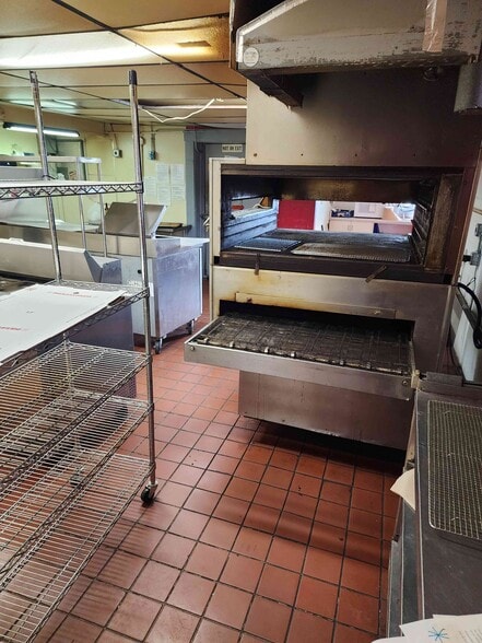 More Photos Of 114 E Main St, Saint Clairsville Restaurant For Lease