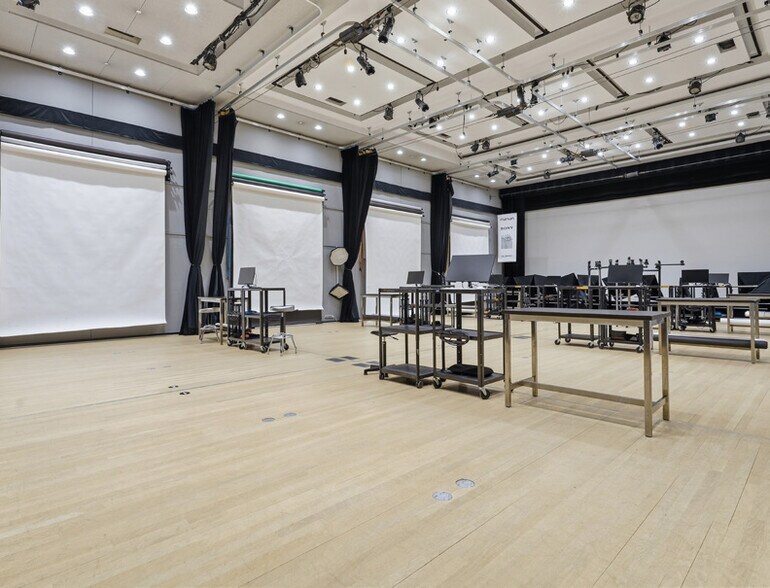 More Photos Of 3536 Boul Saint-Laurent, Montréal Office For Sale