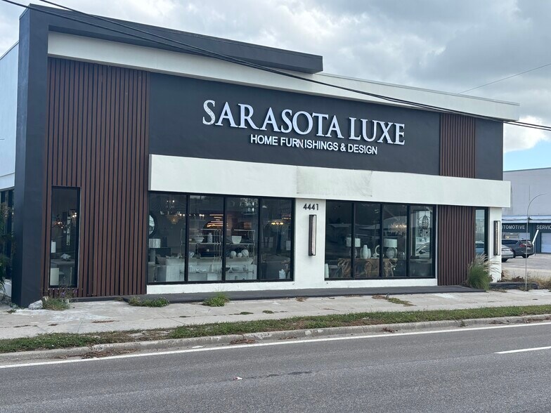 More Photos Of 4441 S Tamiami Trl, Sarasota Freestanding For Lease