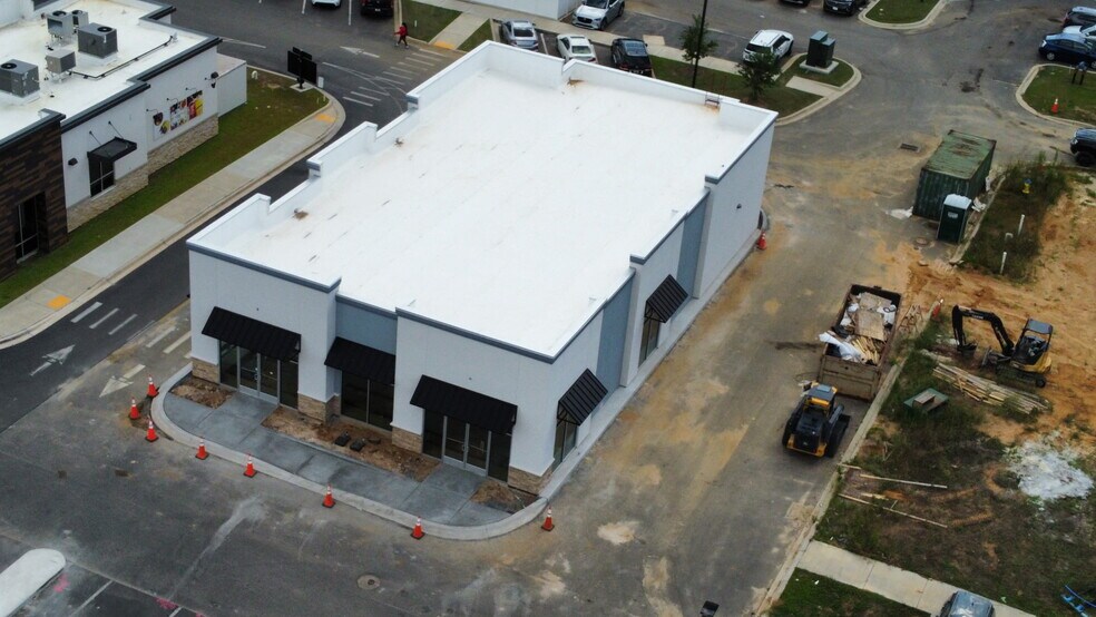 More Photos Of 2320 Capital Cir NE, Tallahassee General Retail For Lease