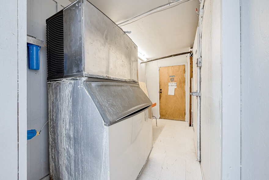 More Photos Of 4310 N Main St, Liberty Convenience Store For Sale