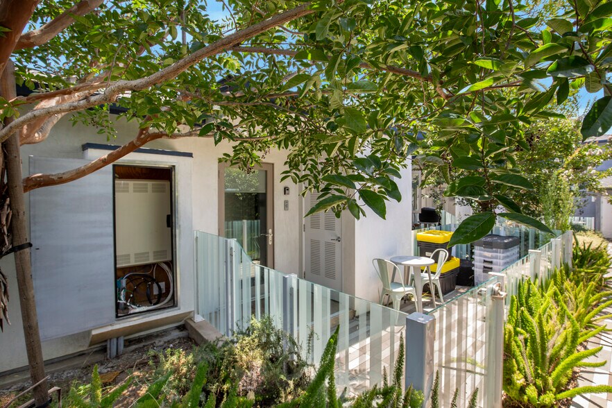 More Photos Of 1446-1448 Yale St, Santa Monica Apartments For Sale