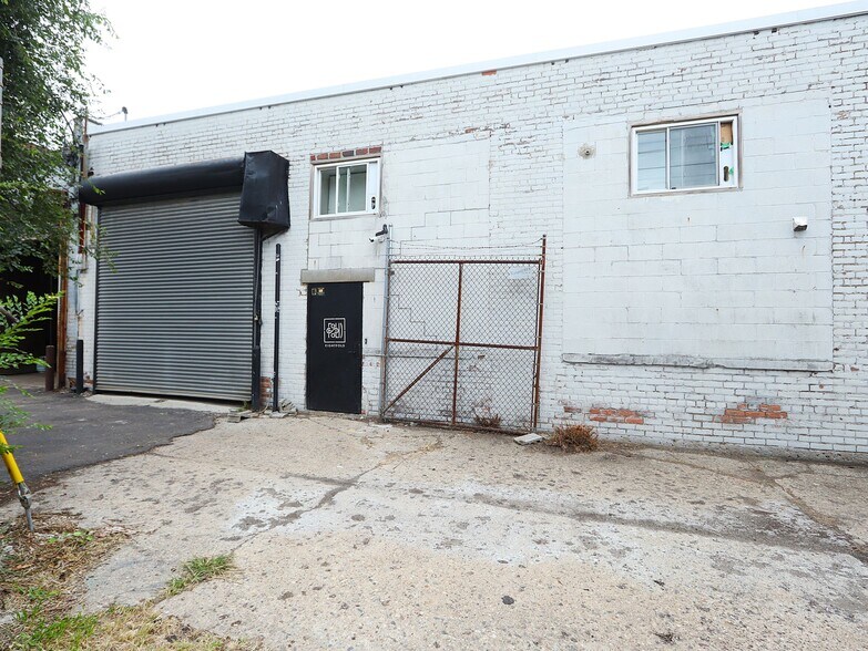 More Photos Of 2831 E Grand Blvd, Detroit Warehouse For Sale