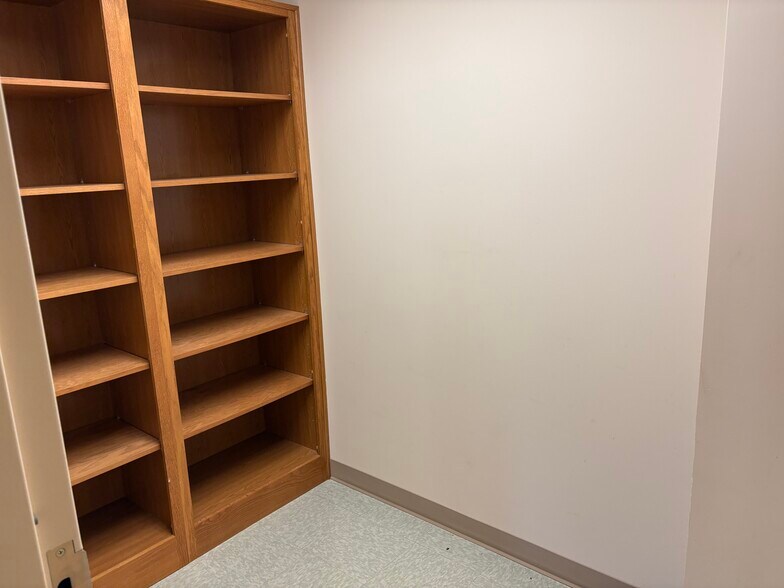 More Photos Of 11-17 Fallon Ave, Seaford Medical For Lease