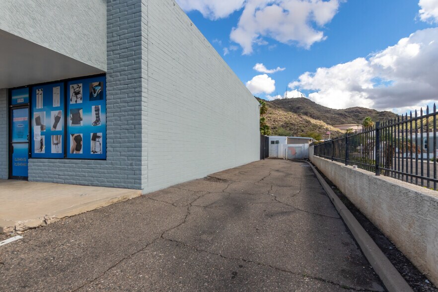 More Photos Of 11829-11841 N 19th Ave, Phoenix Storefront For Sale