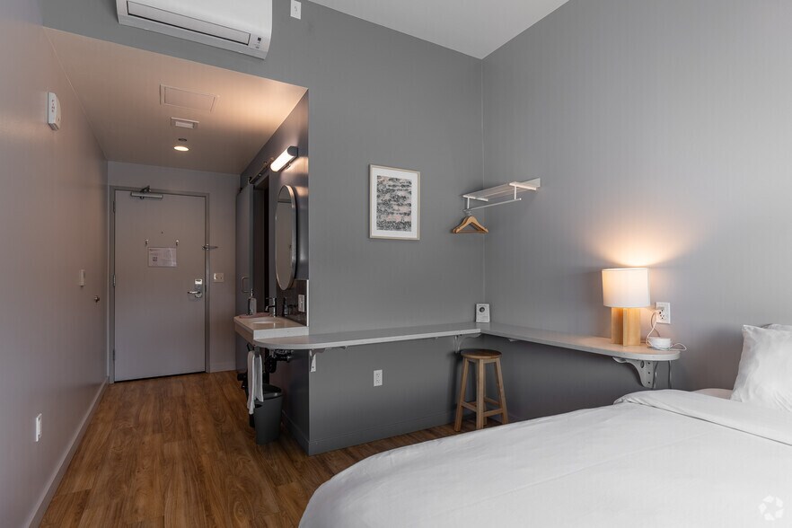 More Photos Of 1616 E Burnside St, Portland Hotel For Sale