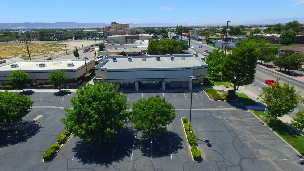 More Photos Of 44300 Lowtree Ave, Lancaster Office For Sale