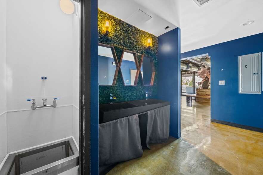 More Photos Of 2010 Wilton Dr, Wilton Manors Restaurant For Lease