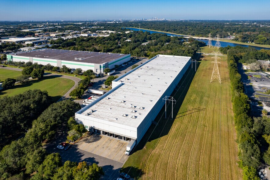 More Photos Of 9110 King Palm Dr, Tampa Warehouse For Lease