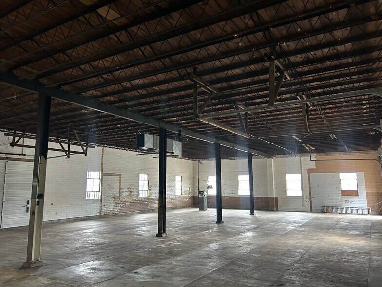 More Photos Of 2302 Main St, Waller Office For Sale
