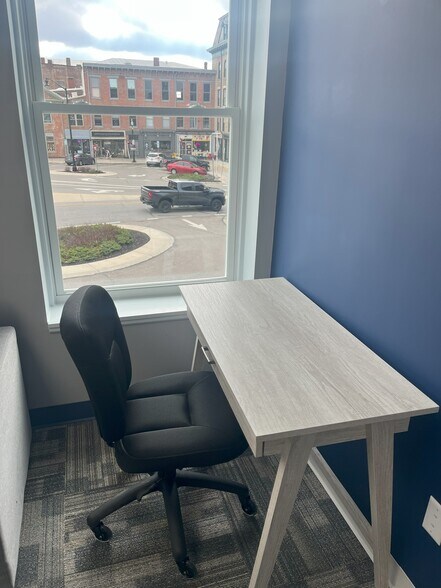 More Photos Of 40 Monument Sq, Urbana General Retail For Sale