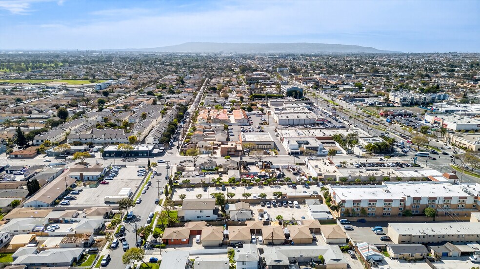 More Photos Of 15003 Larch Ave, Lawndale Apartments For Sale