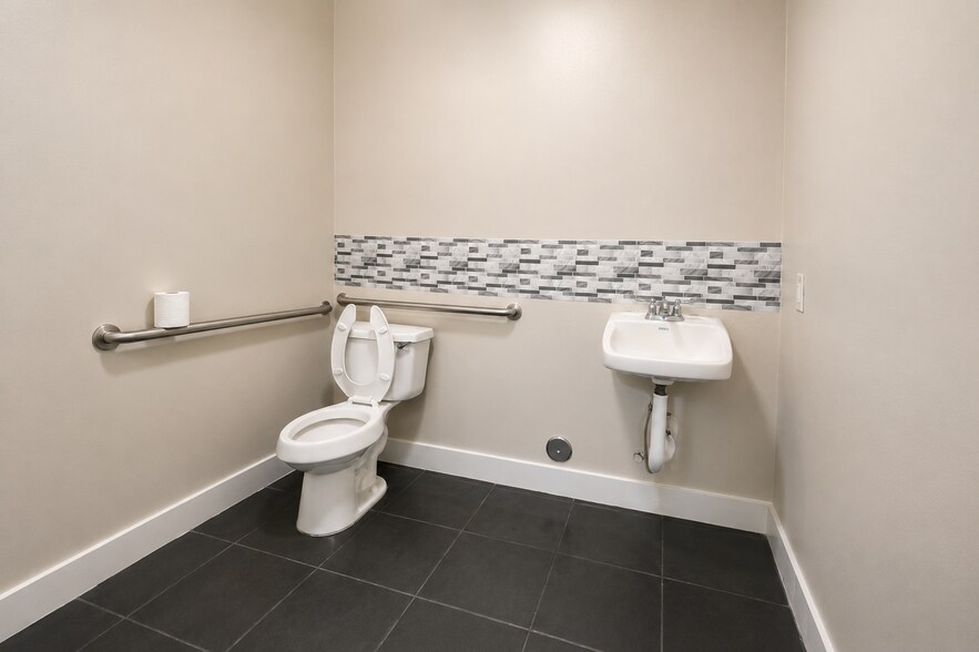 More Photos Of 20841 Johnson St, Pembroke Pines Warehouse For Sale