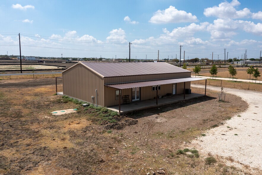 More Photos Of 1316 County Road 305, Jarrell Land For Lease