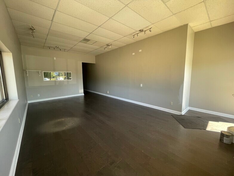 More Photos Of 3028-3042 State St, Columbus Showroom For Lease