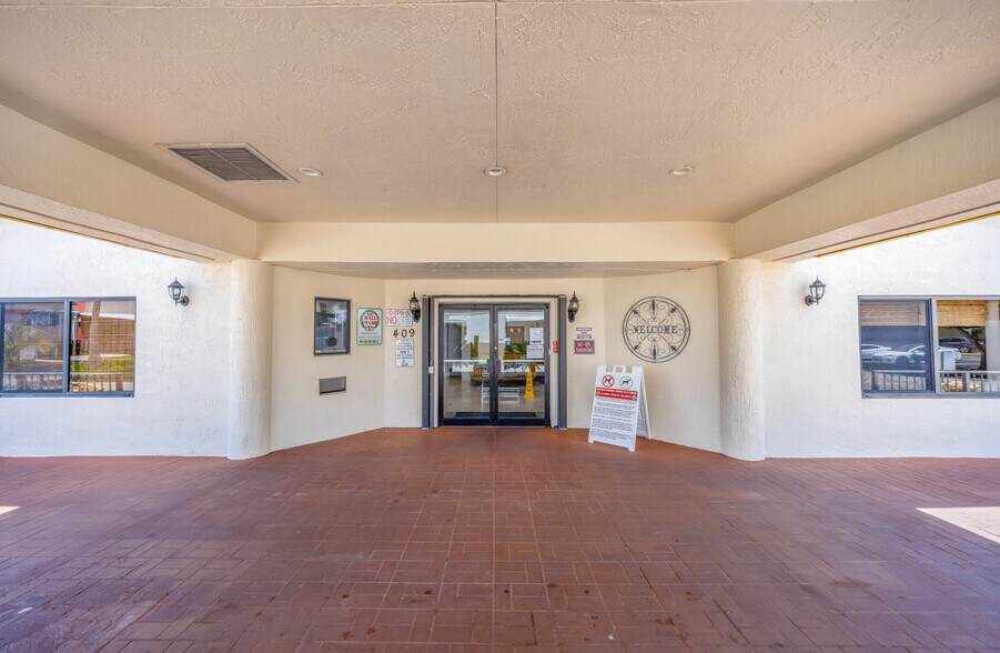 More Photos Of 333 SE 1st Ave, Florida City Hotel For Sale