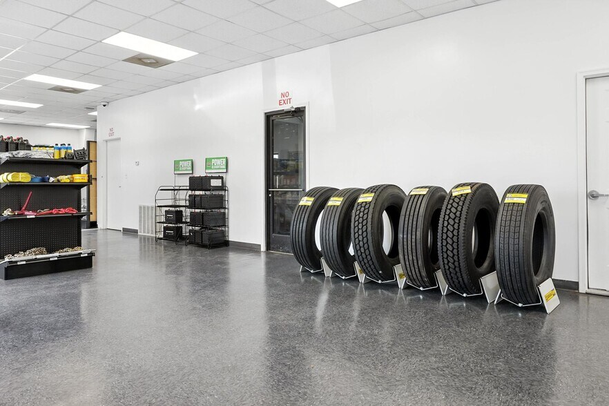 More Photos Of 400 Mound City Rd, West Memphis Service For Sale