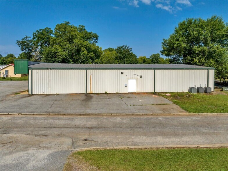 More Photos Of 19276 Hartford St, Edison Freestanding For Sale