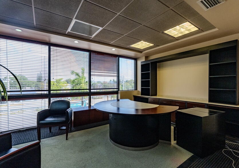 More Photos Of 152 Ne 167th St, Miami Medical For Lease