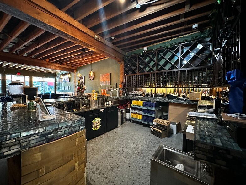 More Photos Of 1111-1117 Edgewater St NW, Salem Storefront For Sale