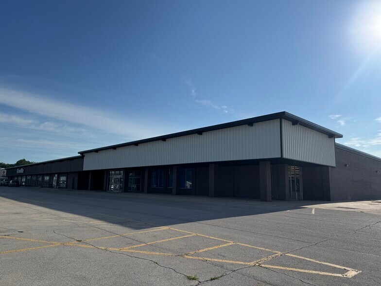 More Photos Of 632-670 S Oak St, Iowa Falls Unknown For Lease