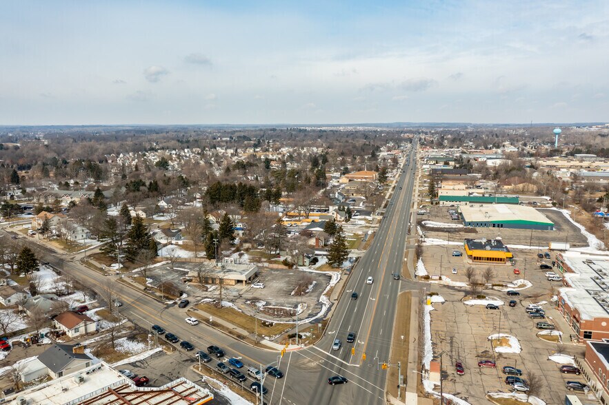 More Photos Of 990 S Lapeer Rd, Oxford Bank For Lease