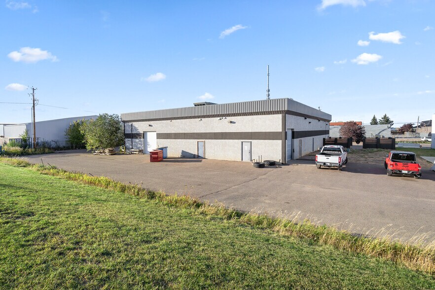 More Photos Of 6601 43 St, Lloydminster Storefront Retail Office For Sale