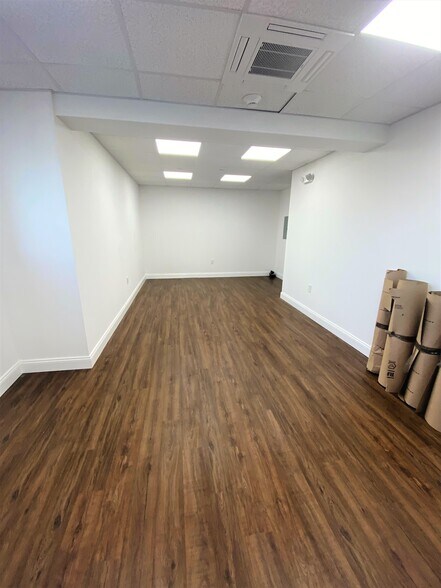 More Photos Of 1909 Great Neck Rd, Copiague Freestanding For Lease