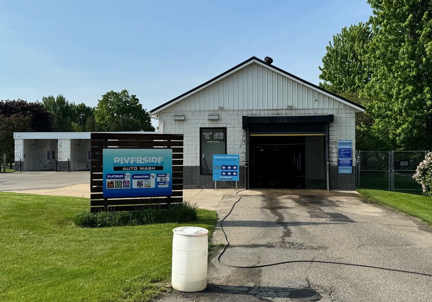 Primary Photo Of 1941 W Main St, Lowell Carwash For Sale