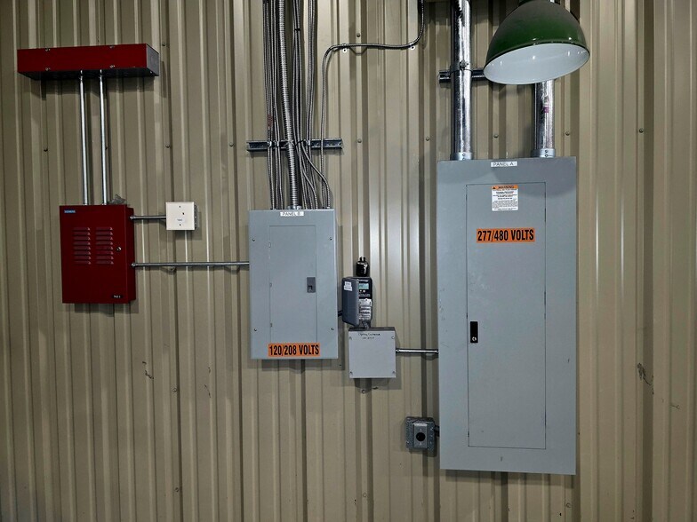 More Photos Of 231 Commerce Dr, Fall River Warehouse For Lease