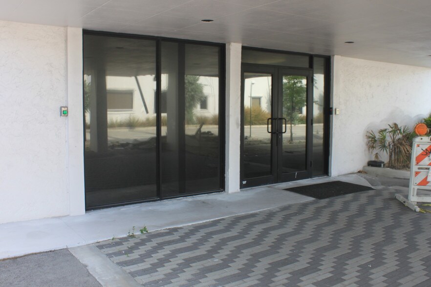 More Photos Of 2475 Hollywood Blvd, Hollywood Office For Lease